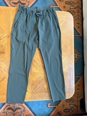 Lululemon Women’s Drawstring Casual Pants in Olive Green